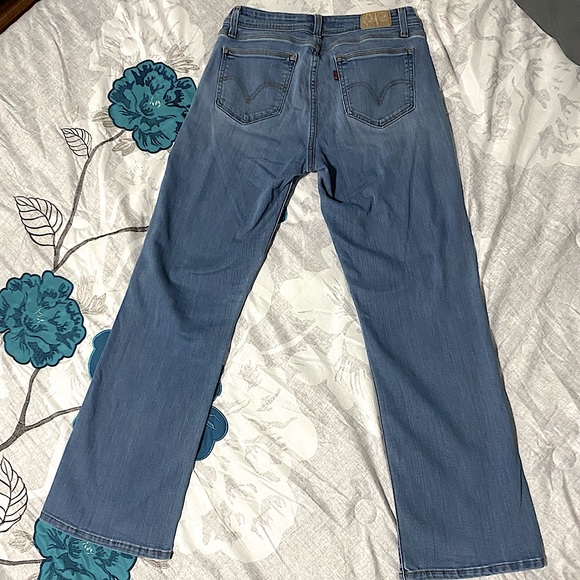Levi’s Light Wash Flare Jeans - Picture 15 of 15